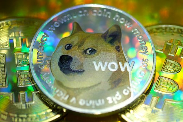 Dogecoin : Τα δύο tweets που πυροδότησαν ράλι 20%