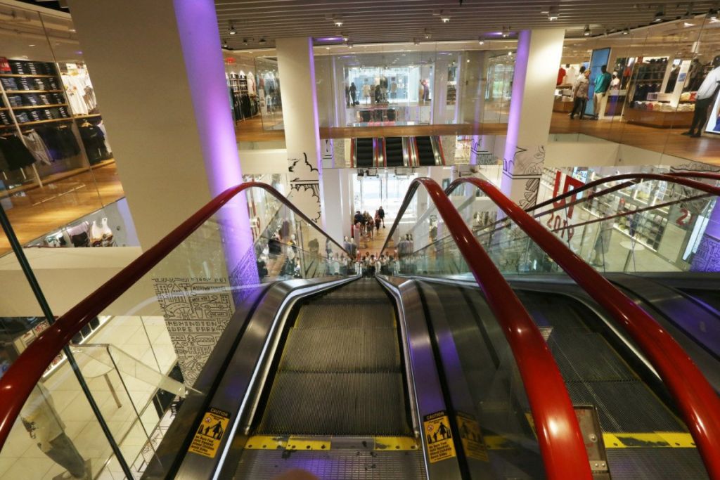 Lockdown : Τι αλλάζει στη ζωή μας από σήμερα – Πώς θα λειτουργήσουν mall και κέντρα αισθητικής