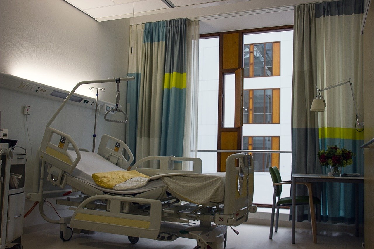 Βόρεια Μακεδονία : Πλαφόν στις τιμές των ιδιωτικών κλινικών για νοσηλεία ασθενών με Covid-19