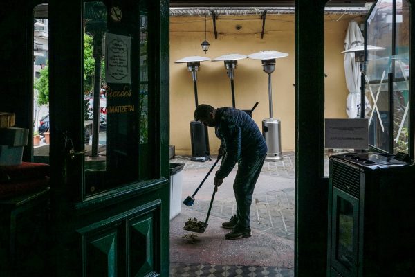 Ενας παράλογος κόφτης