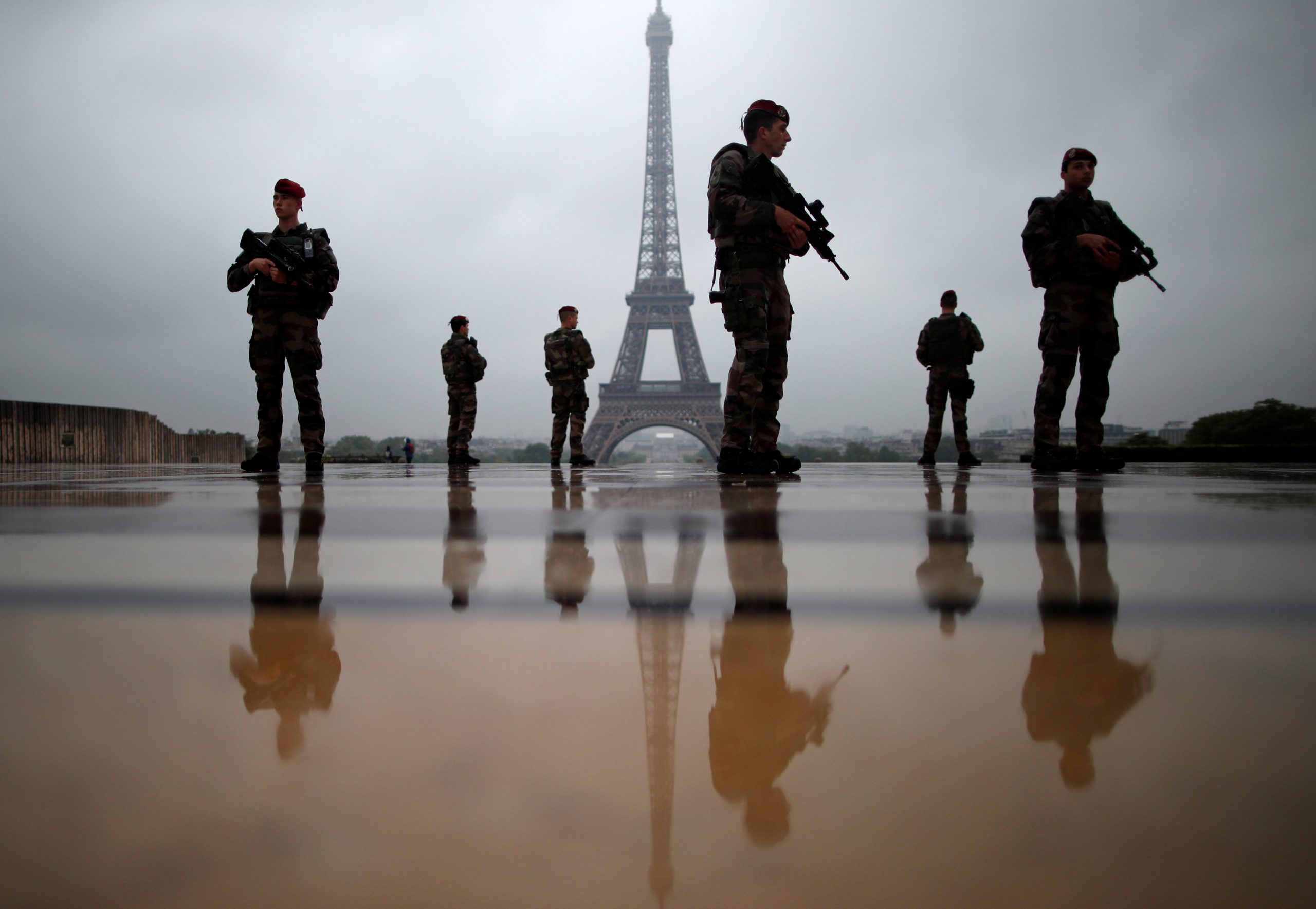 Γαλλία: Σάλος με απόστρατους στρατηγούς που ζητούν «στρατιωτικό νόμο»
