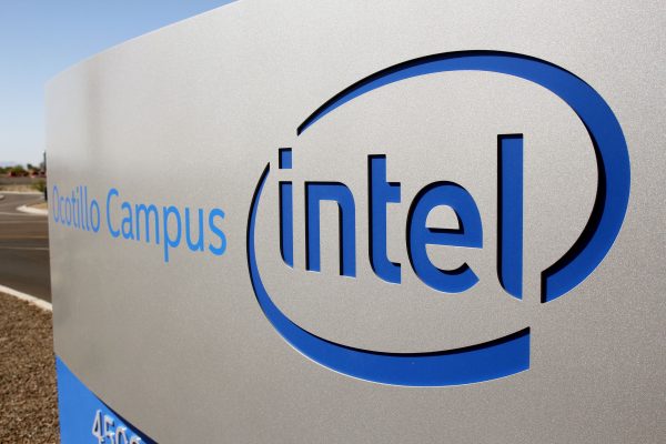 Intel: Συμβόλαιο-σωσίβιο από την AWS – Αναβολή κατασκευής εργοστασίων