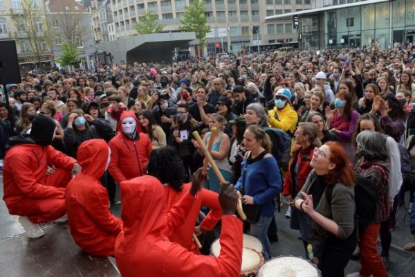 «Μάχη» για τον κατώτατο μισθό στην Ευρώπη – Τα επιχειρήματα υπέρ και κατά  [πίνακες]