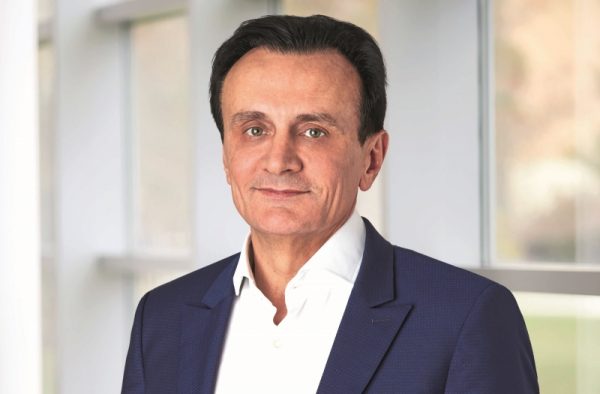 AstraZeneca: Περνά στην αντεπίθεση ο επικεφαλής της φαρμακοβιομηχανίας – Απαντά στους «στρατηγούς του καναπέ»