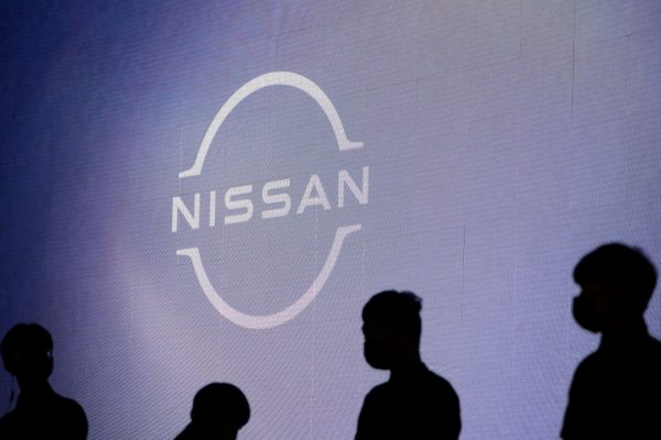 Nissan: Πουλάει το μερίδιό της στη Daimler