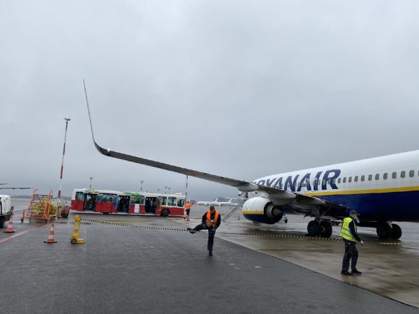 Ryanair: Γιατί κλείνει τη βάση της στο αεροδρόμιο των Βρυξελλών