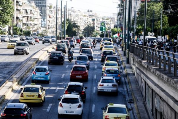 Η άρση του lockdown δημιουργεί «έμφραγμα» στους δρόμους