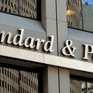 S&P: «Αστέρια» της Ευρώπης οι Ελλάδα, Κύπρος, Ιρλανδία και Πορτογαλία [πίνακες]