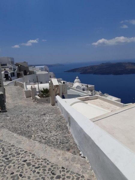 Uber to offer services on Santorini via local partner