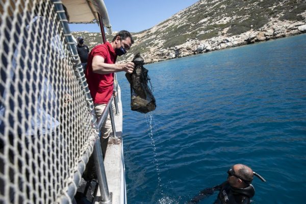 Στους αλιείς της Αμοργού ο Κώστας Σκρέκας