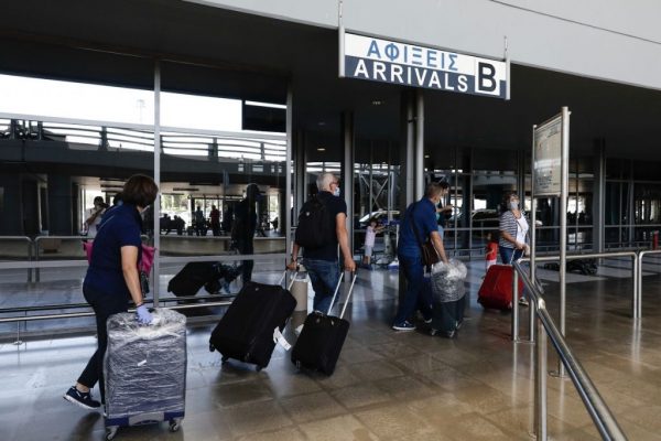 Ταξίδια με πλοία και αεροπλάνα: Όλες οι αλλαγές για επιβάτες που θα ισχύσουν από Δευτέρα