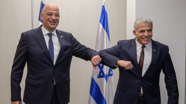 Greek, Israeli FMs speak by phone; Ukraine war discussed