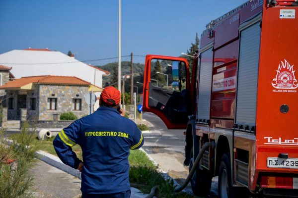 Κηφισιά: Φωτιά σε χαμηλή βλάστηση – Δεν απείλησε κατοικίες