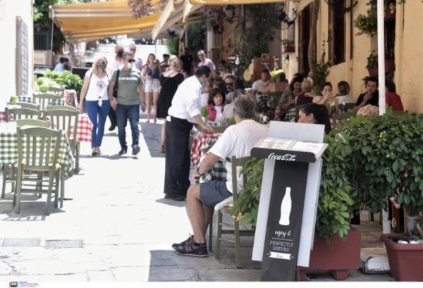 Προνόμια εμβολιασμένων: Οδηγός για τα νέα μέτρα σε εστίαση και ψυχαγωγία