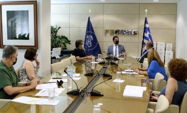 Εστίαση: Αιχμές από ΓΣΕΒΕΕ σε Γεωργιάδη για τα μέτρα