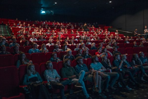 Κινηματογράφος: Πώς η μετάλλαξη Δέλτα απειλεί την επιστροφή στα σινεμά