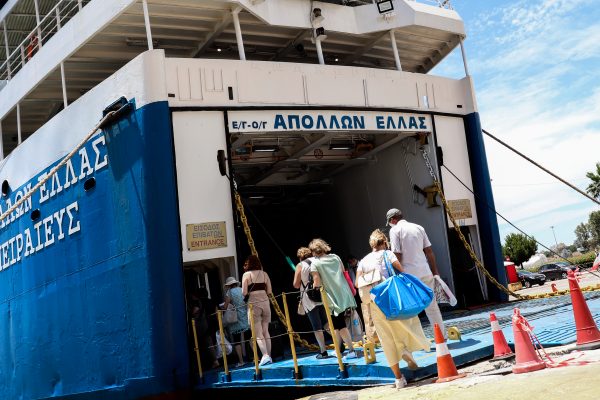 Νέο καθεστώς μετακίνησης με πλοία από Δευτέρα – Ποιοι θα μπορούν να ταξιδεύουν και με τι έγγραφα