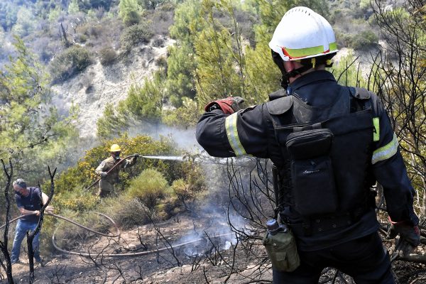 Φωτιά στην Κορινθία: Επείγουσα ειδοποίηση μέσω 112 για εκκένωση οικισμού [Video]