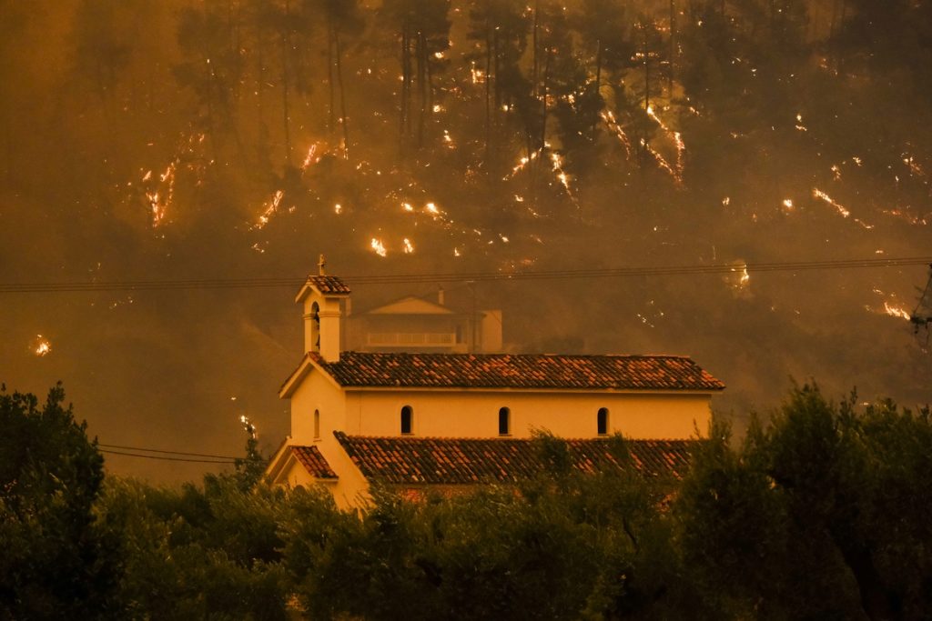 Εύβοια – Ο πύρινος όλεθρος δεν έχει σταματημό – Δραματικές εκτιμήσεις για την καταστροφή