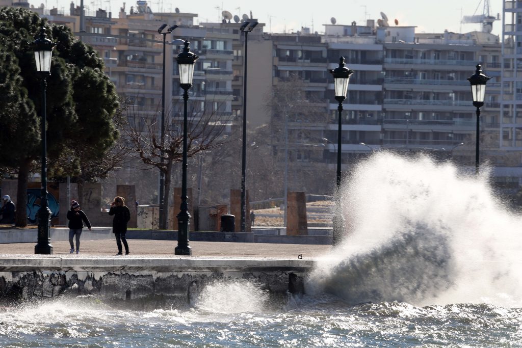 Καιρός – Υποχωρούν καύσωνας και θερμοκρασίες, ανεβαίνουν τα μποφόρ [Χάρτες]