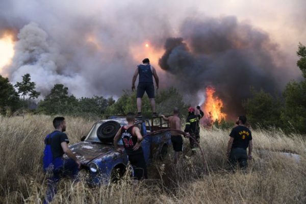 Χαρδαλιάς – Κάηκαν 94 σπίτια και έγιναν 442 διασώσεις στην Βαρυμπόμπη – Στις φλόγες 12.500 στρέμματα