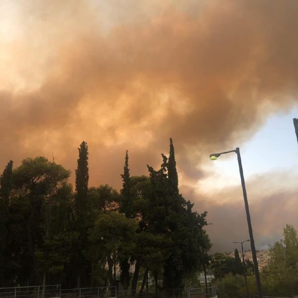 Οδηγίες του υπ. Υγείας για την αντιμετώπιση του καύσωνα και του νέφους από τη φωτιά