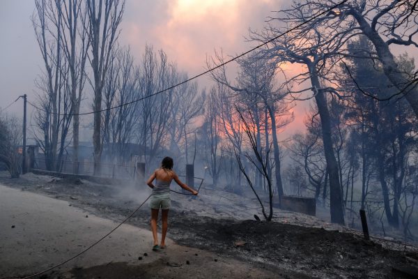 Φωτιά στη Βαρυμπόμπη – Σηκώθηκαν τα εναέρια μέσα – Εικόνες ολέθρου