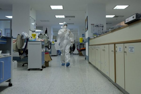 Covid-19 pandemic in Greece – 6,667 new infections on Thur.; 71 related deaths; 655 intubated patients