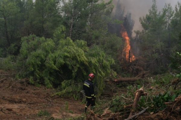 Σε συναγερμό η Πυροσβεστική σε όλη τη χώρα