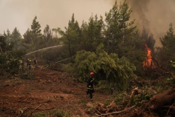 Φωτιά στην Αρκαδία – Μήνυμα εκκένωσης σε αρκετούς οικισμούς