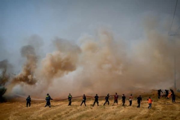 Φωτιά στην Αττική – Εκκενώθηκαν Σταμάτα, Ροδόπολη, Βαρυμπόμπη και Θρακομακεδόνες