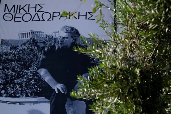 Mikis Theodorakis – New family dispute over the funeral home