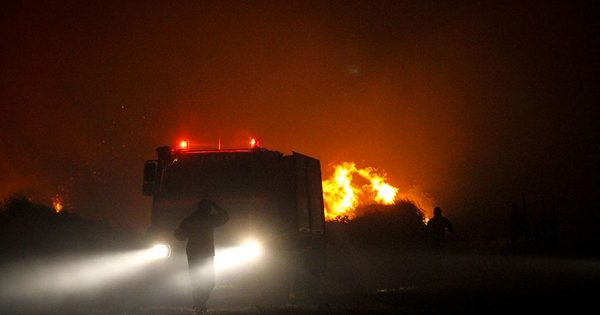 Οριοθετήθηκε η πυρκαγιά στην περιφερειακή του Αιγάλεω