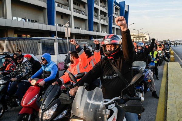 Πειραιάς – Συνεχίζεται η απεργία στο λιμάνι