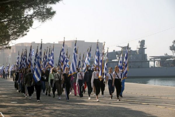 Πανδημία – Η «παρέλαση του κορωνοϊού» φοβίζει τους ειδικούς