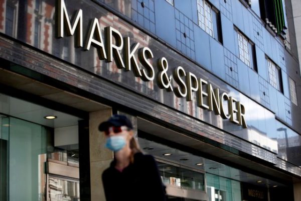 Marks & Spencer: Αποσύρει προληπτικά μαρμελάδα φράουλα, βρέθηκε γυαλί