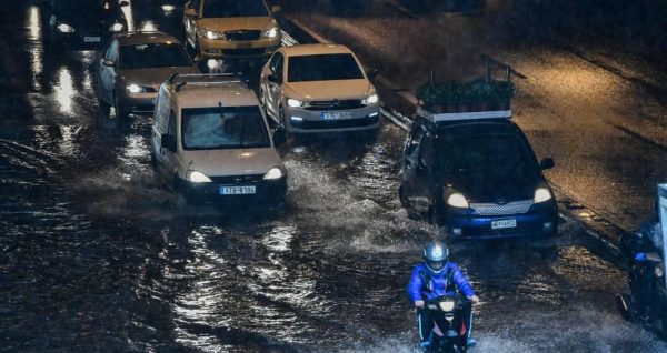 Κακοκαιρία: Εκτροπή κυκλοφορίας στην Κακιά Σκάλα