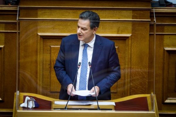 Σκυλακάκης στη Βουλή – Δεν υπάρχει «λεφτόδεντρο» – Έρχονται επενδύσεις άνω των 11 δισ. ευρώ