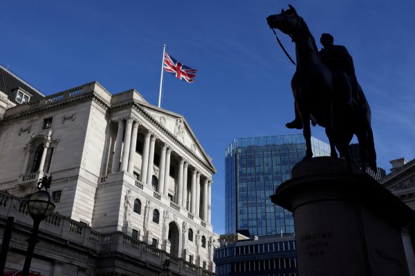 Bank of England: Αναζητά τρόπους να προσεγγίσει τους νέους