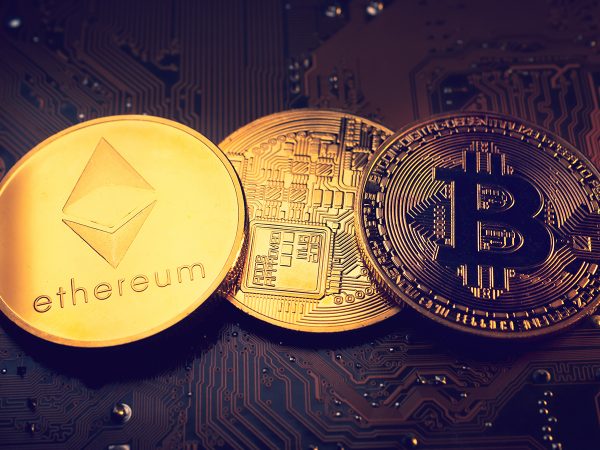 Το Bitcoin και το Ethereum ανακάμπτουν 8%