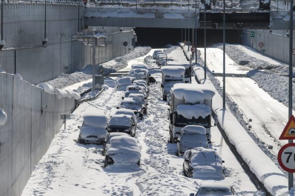 Αττική Οδός: Διεκδίκηση αποζημίωσης και συνεπιβατών στα εγκλωβισμένα οχήματα