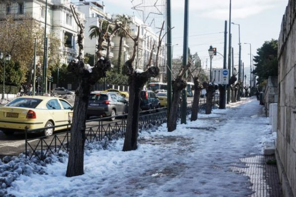 Κακοκαιρία: Πυκνές χιονοπτώσεις και καταιγίδες – Πού θα το στρώσει το Σάββατο