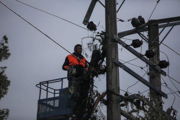 ΔΕΔΔΗΕ: Εφιστά την προσοχή των πολιτών για πεσμένα καλώδια λόγω της κακοκαιρίας