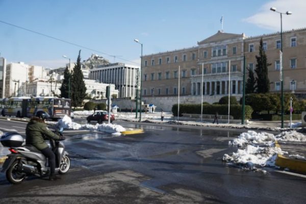 Δήμος Αθηναίων: Ολοκληρώθηκε ο εκχιονισμός των δρόμων