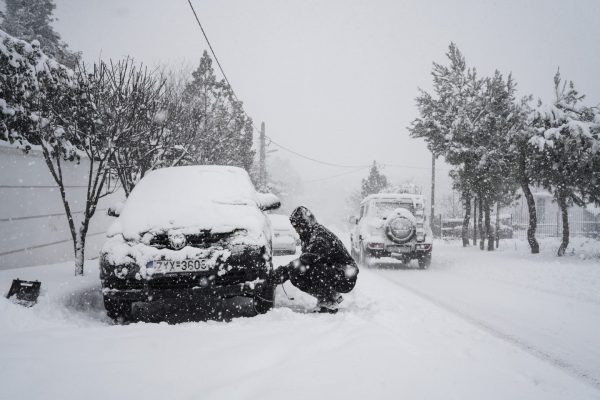 Σχολές οδηγών: Υποχρεωτική η εκμάθηση τοποθέτησης αντιολισθητικών αλυσίδων