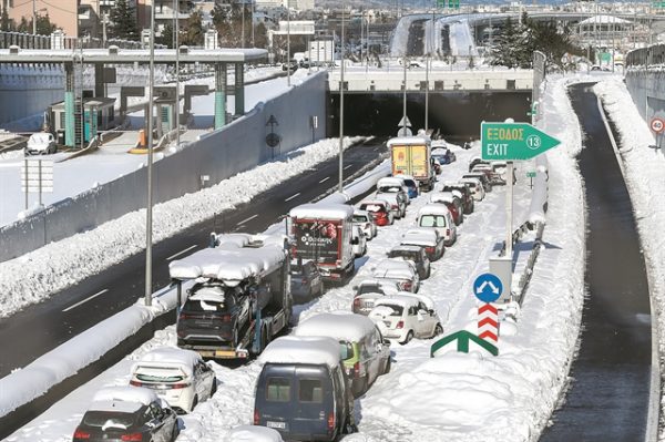 Τι ­και ποιος φταίει για το χάος στην Αττική Οδό