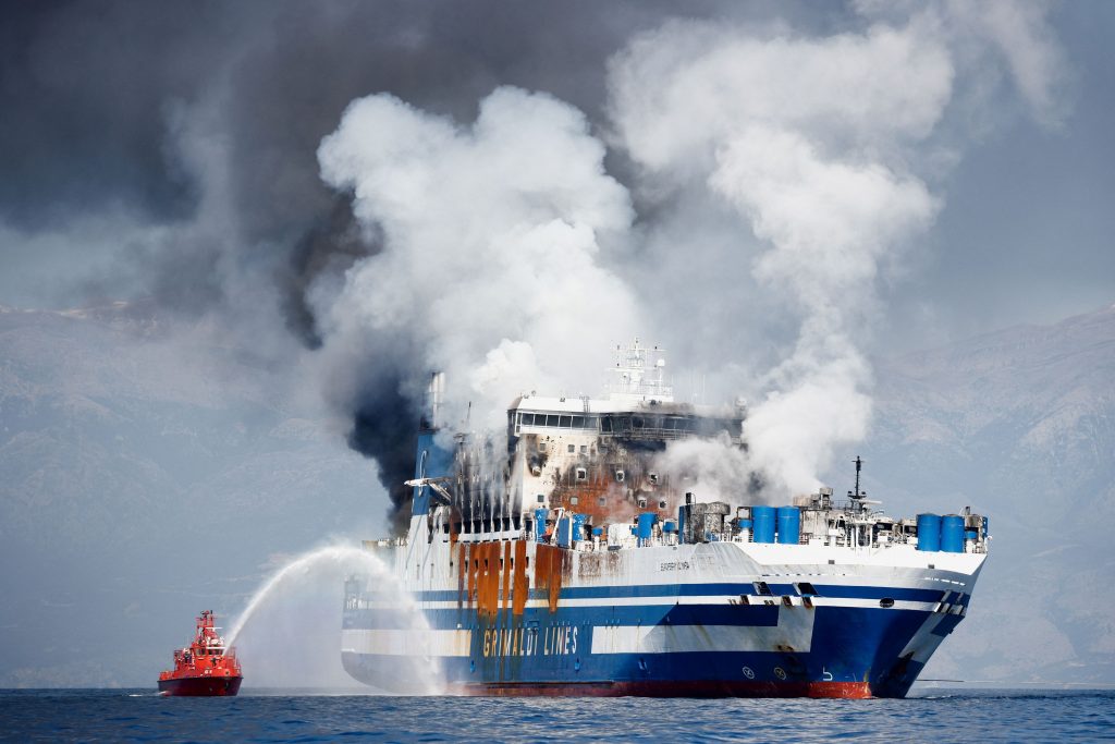 Euroferry Olympia: Ρυμουλκείται στον Αστακό