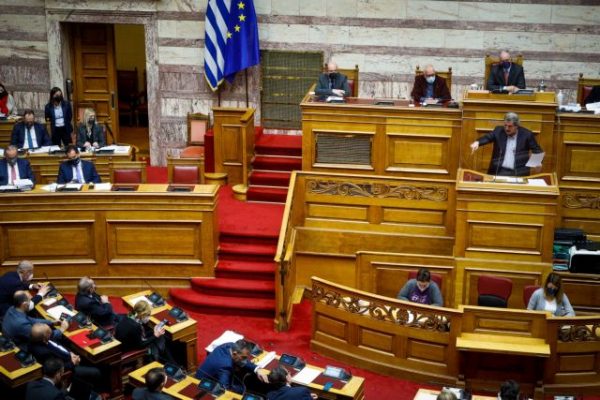 Σε… «κατήφορο» ο δημόσιος διάλογος