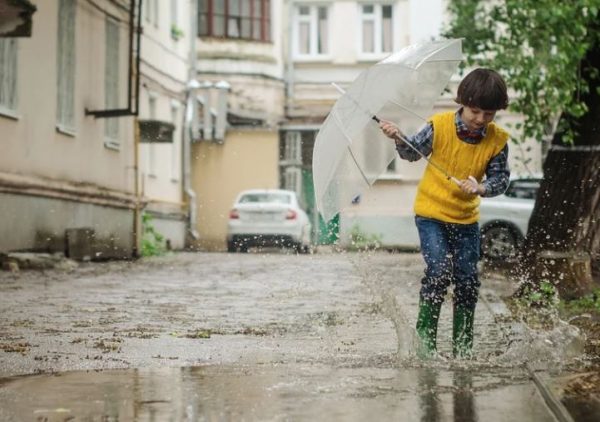 Οι βροχερές ημέρες συρρικνώνουν την ανάπτυξη – Έρευνα