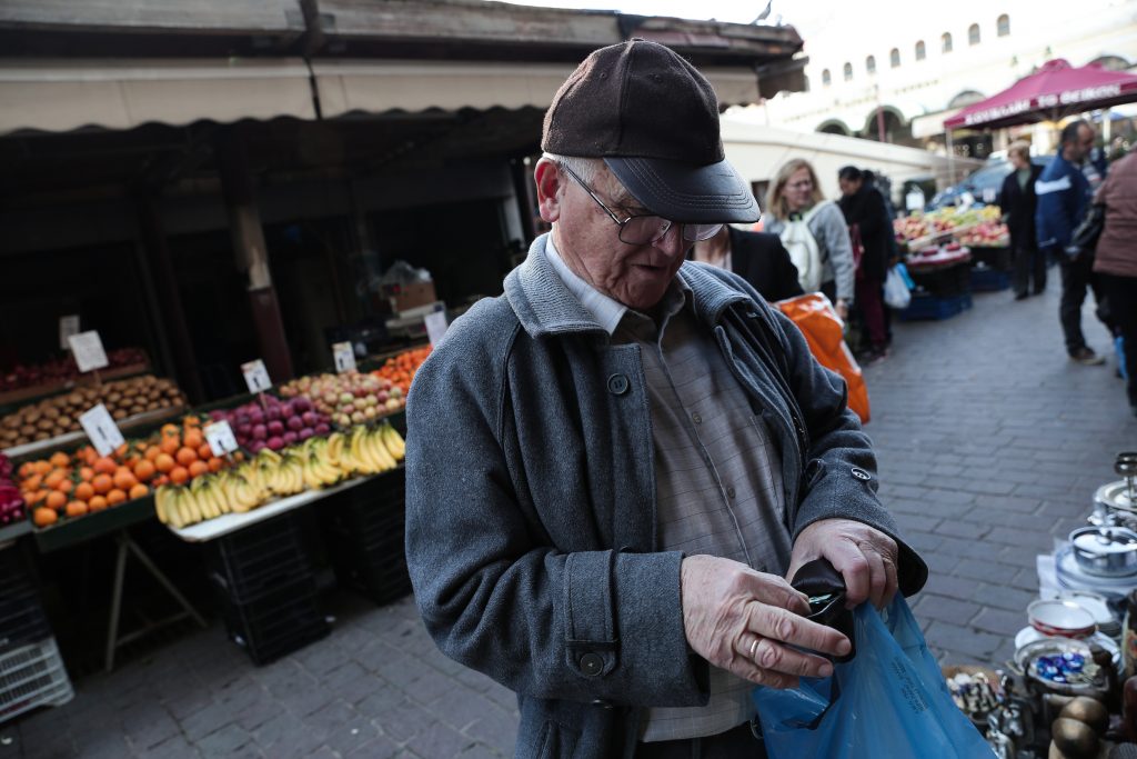 Ελληνική Στατιστική Αρχή: Οι Ελληνες γερνάνε και … χωρίζουν